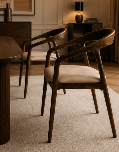 Chaise Design Ava – Noyer Massif, Assise Rembourrée en Cuir Crème