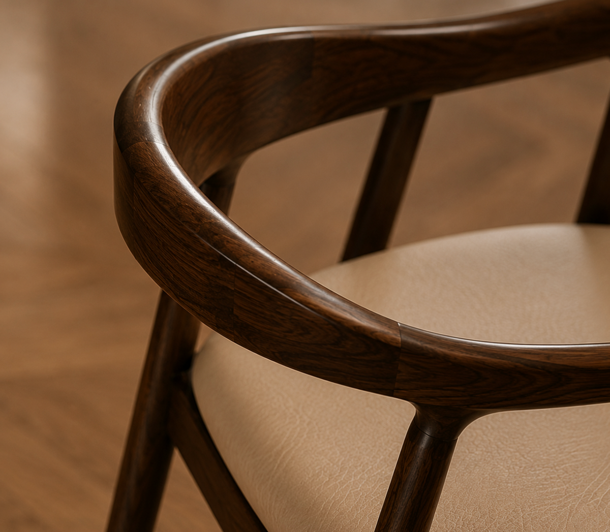 Chaise Design Ava – Noyer Massif, Assise Rembourrée en Cuir Crème