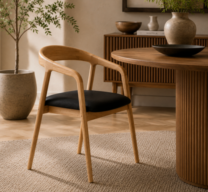 Chaise Design Iva – Bois Massif Clair, Assise Rembourrée en Cuir Anthracite