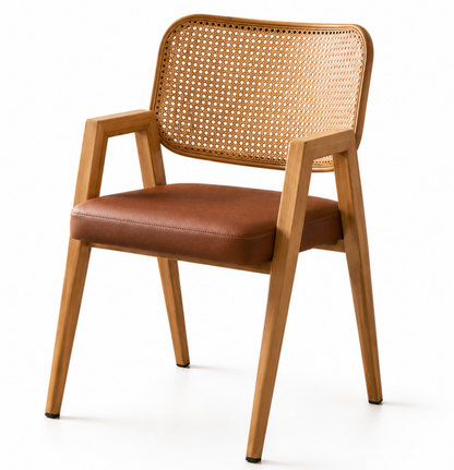 Chaise Cannée Gloire – Bois Massif Clair, Assise Rembourrée en cuir Cognac